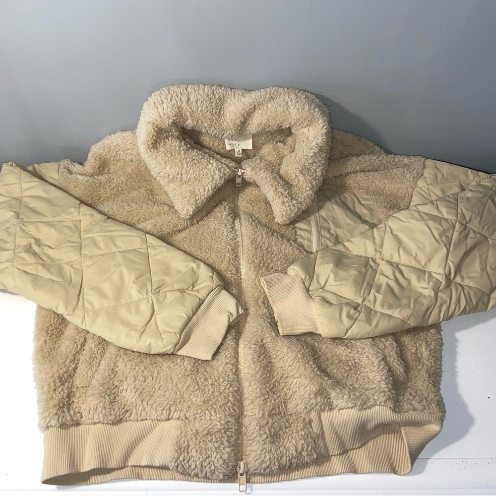 Sherpa zip-up with quilted sleeves
